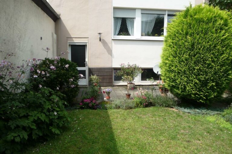 Verkauft ! !!!! Stadthaus mit 3 Wohnungen wovon 2 frei  Neuss – Nord ( Kolpingviertel)
