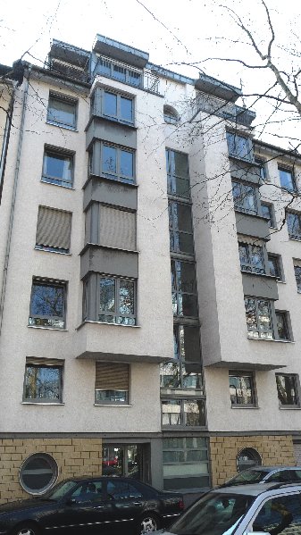 Gerichtsviertel – moderne Wohnung in gepflegtem Haus! Luftige Höhe, Tiefgarage, Gartenbenutzung!