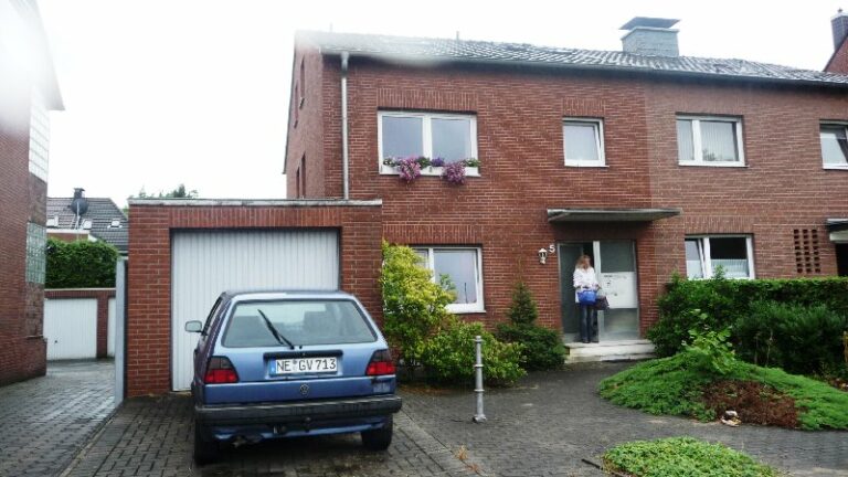 schon verkauft !!! Dreifamilienhaus Neuss zum vermieten oder späteren selber Bewohnen