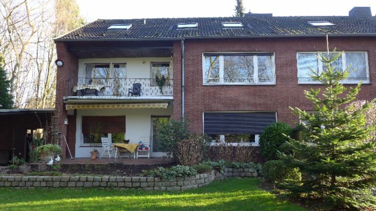 Neuss Gnadental – Gepflegte Doppelhaushälfte als Ein -/Zweifamilienhaus mit schönem Garten !