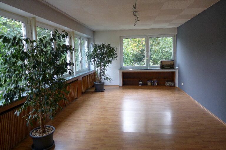 Neuss – Furth 4 Zimmer Küche Bad Balkon/Terrasse zentral nähe jroene Meerke