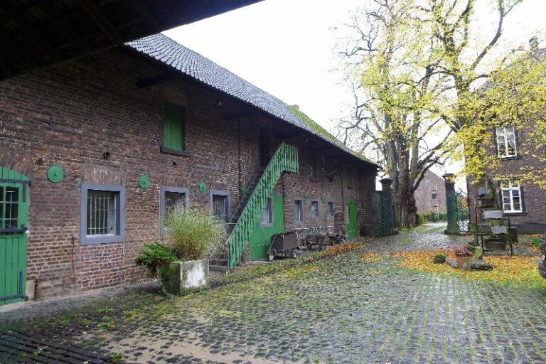 Matheisen hat Mieter zum 1.5.15 gefunden Lagerhalle ehemalige Scheune bei Neuss