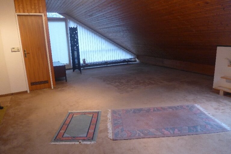 Neuss – Stauffenbergstraße! Große 2 Zimmer-Wohnung (Grundfläche 78m²) zum Schnäppchen-Preis!