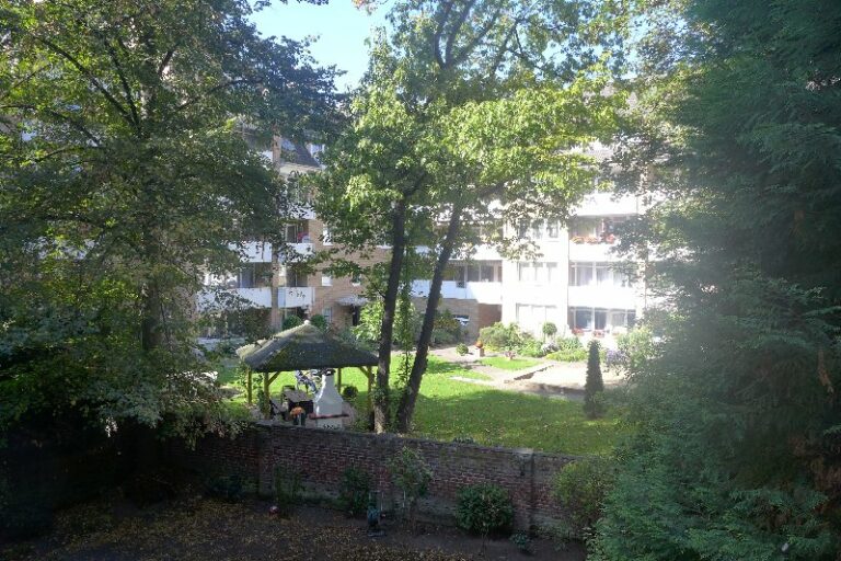 Düsseldorf -zentrale 2 Zimmerwohnung Nähe Uni und Hauptbahnhof! Frisch renoviert, neuer Boden!