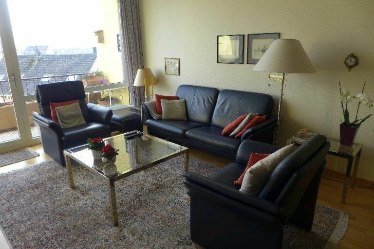 Kaufvertrag unterzeichnet  Fast barrierefreie Wohnung mit Einbauküche  in Neuss Norf!