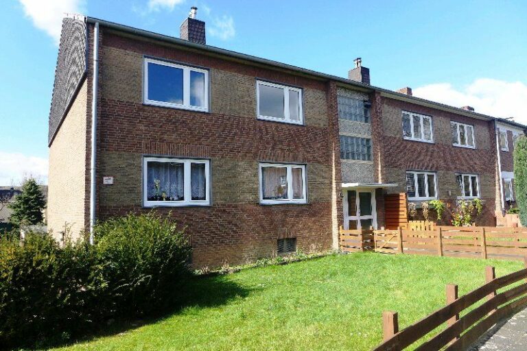 Neuss Furth – klassische 3 Zimmerwohnung in kleinem Mietshaus – frei!