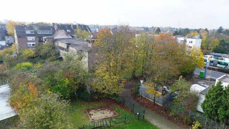 Reserviert bis 15.7.2015 Vermietete 3 – 4 Zimmer mit Balkon Küche und Bad Neuss –