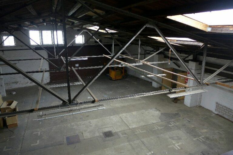 Lagerhalle oder Atelier mitten in Neuss mit Altbauambiete, + kleinem Büro + Nebenräume
