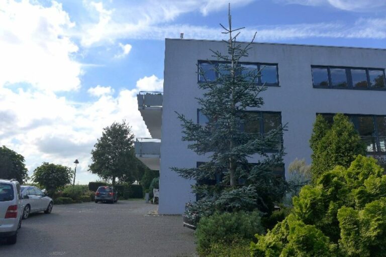 Büroetage in Neuss – Holzheim  sehr verkehrsgünstig in kleinem Bürohaus mit Atmophäre