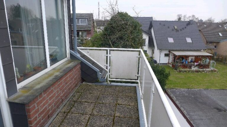 Korschenbroich – Kleinenbroich – prima DG 2 Zimmer Wohnung mit schönem Ausblick für Sie oder Sie?