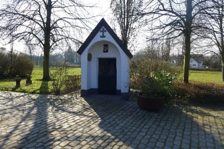 Neuss Selikum am Reuschenberger Park mit Flächen für Arbeiten + wohnen selber oder vermieten