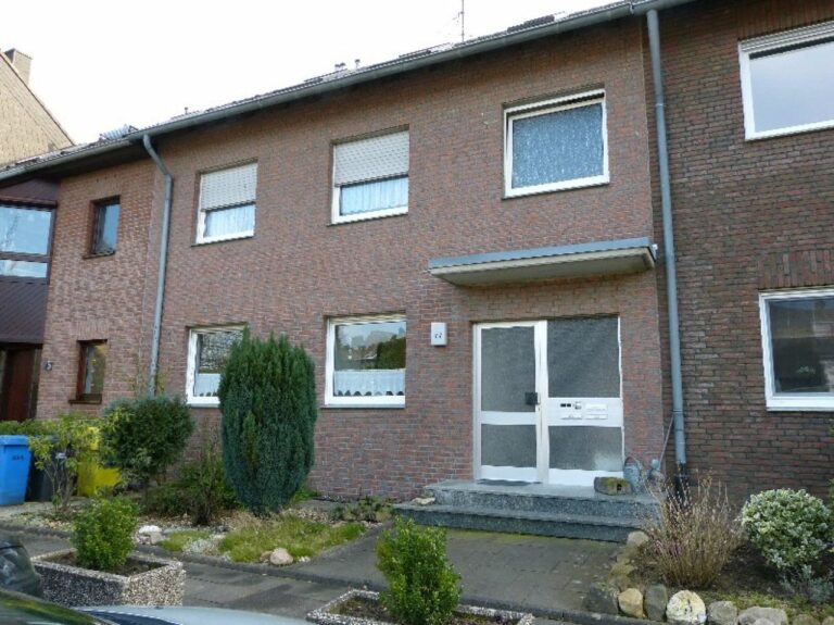 Neuss-Weckhoven – gemütliche, ruhige Dachgeschosswohnung in 3 Parteien-Haus!