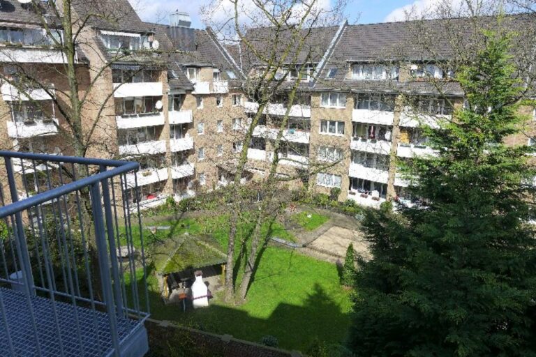 1 Zimmer mit Kochnische und Balkon, gemeinschaftliches Bad und WC Düsseldorf  nähe Uni und Zentrum