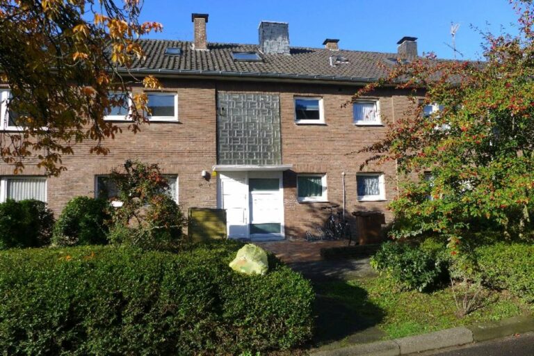 Neuss – An der Obererft! Großzügige, helle Wohnung im UNTERGESCHOSS mit Garten und Terrasse!