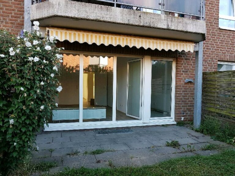Grimlinghausen, Erdgeschosswohnung mit kleinem Gärtchen im Erstbezug nach Sanierung!