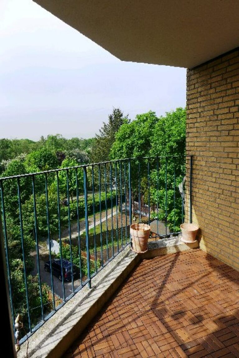 Renovierte 2 Zimmerwohnung mit Einbauküche auf der Neusser Furth!