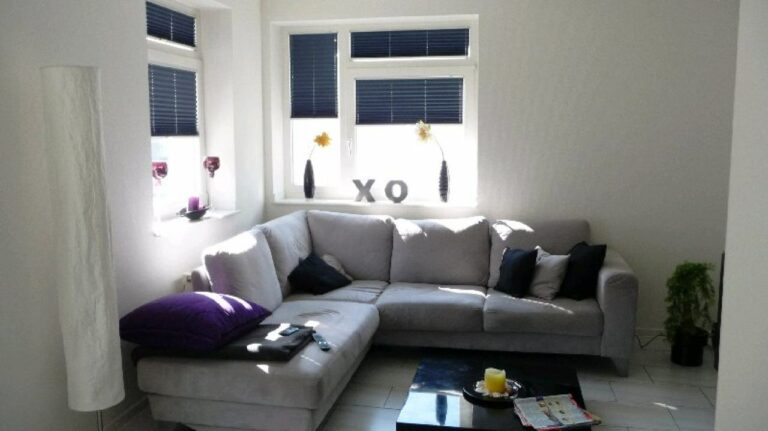 Es herbstelt –  mitten in Neuss – 2,5 Zimmer Maisonette Wohnung mit Kamin und Terrasse zum Sonnen!