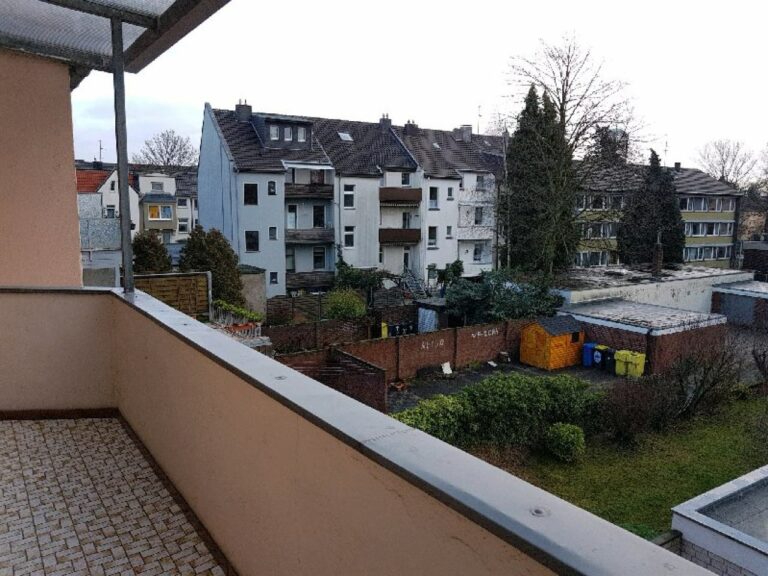 Neuss Annostr.- Gepflegte 2 Zimmer-Wohnung in Haus mit nur 4 Mietparteien!
