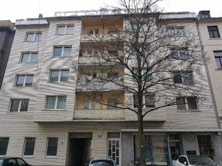 Düsseldorf – Zentral wohnen in 2 renovierten Zimmern am Fürstenwall! Nur mit eigenem Einkommen!