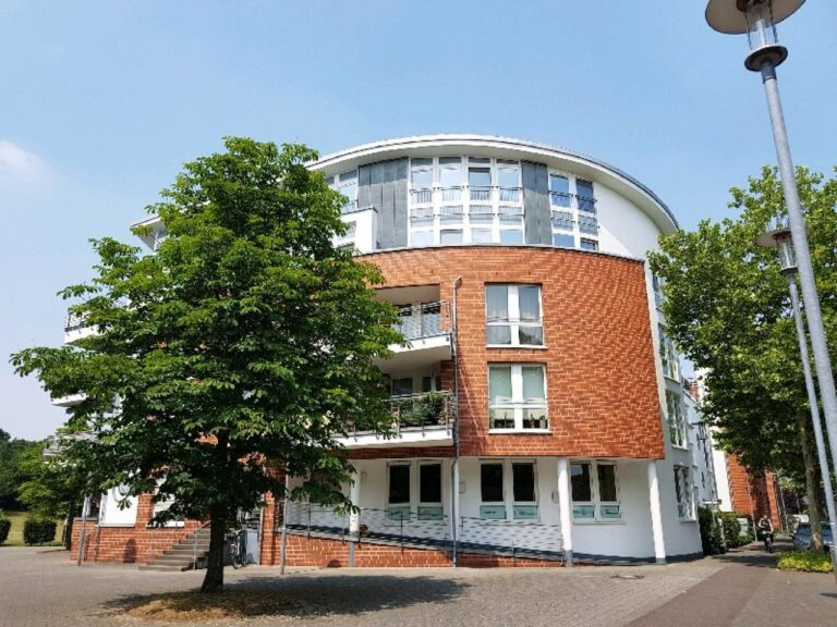 Kaarst Zentrum, barrierearme, raffinierte 3 Zimmerwohnung direkt am Park!