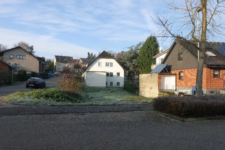 Dormagen – Gohr, schönes Eckgrundstück in gewachsener Umgebung!