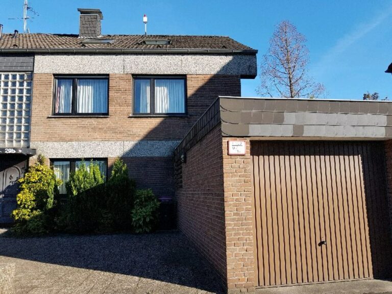 Neuss, Wohnen fast wie im Einfamilienhaus – alles GUTE zum neuen Jahr!