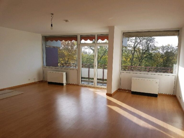 Neuss  großzügige 2 -Zimmerwohnung direkt am Stadtgarten –