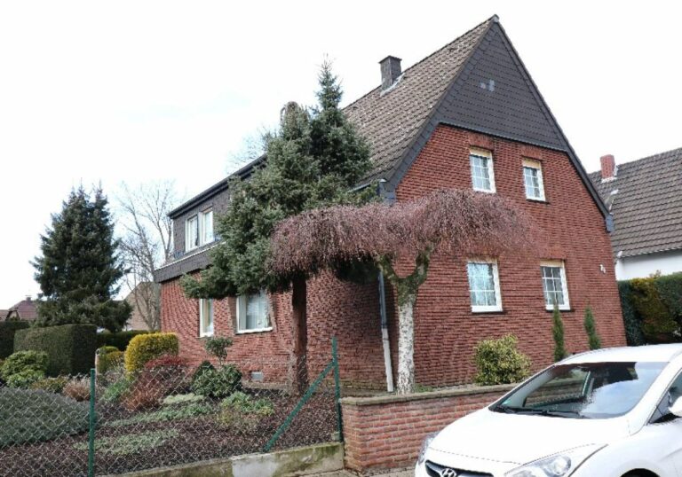 Freistehendes Einfamilienhaus oder Zweifamilienhaus mit gepflegtem Garten in ruhiger Lage!