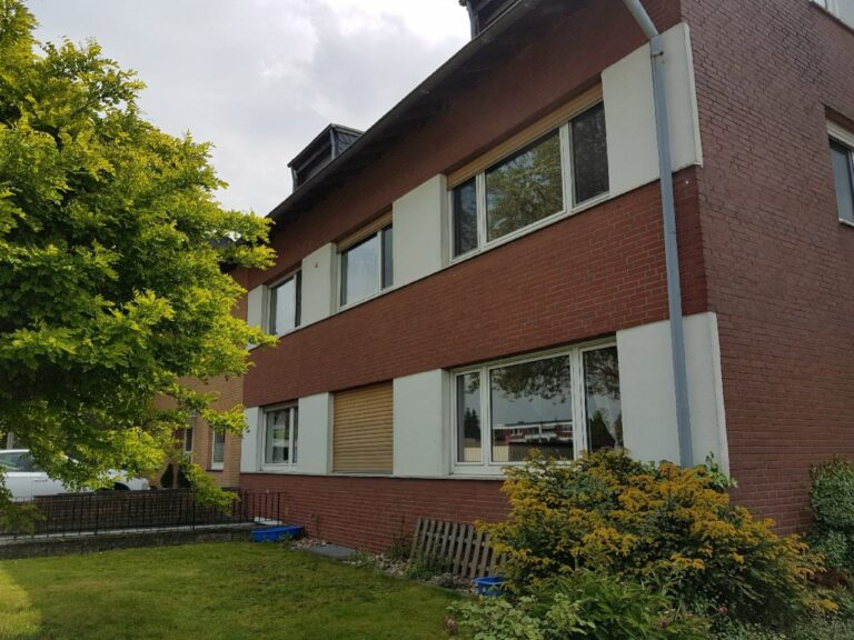 Neuss – Renditeobjekt mit 6 Wohnungen und Garagen im beliebten Hoisten!