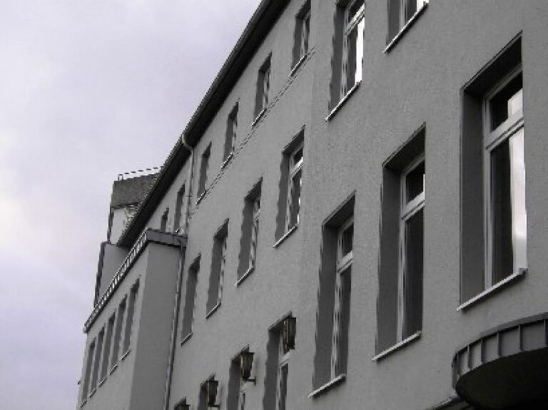 Neuss- Citybüro  in modernisiertem Altbau zwischen Rennbahn, Hafen,Boulevard