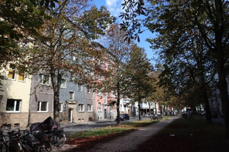 Düsseldorf -zentrale 1,5-2 Zimmerwohnung Nähe Uni und Hauptbahnhof! Für 1 Person!!!!