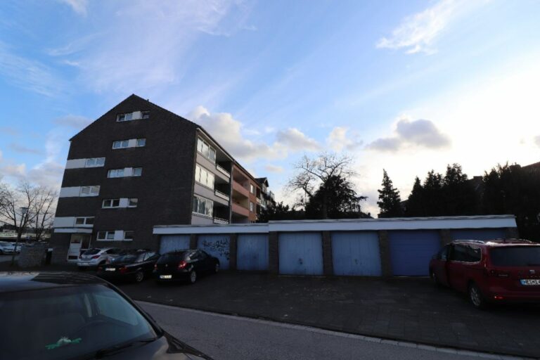 Für Kapitalanleger – voll vermietetes, gepflegtes 9 Parteien Haus zentral in Neuss!