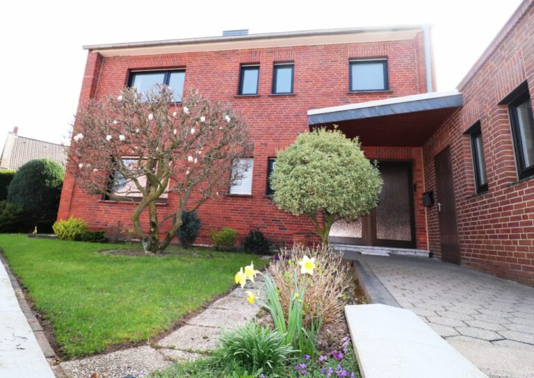 Hülchrath – freistehendes Ein-Zweifamilienhaus mit gepflegtem Garten und Doppelgarage