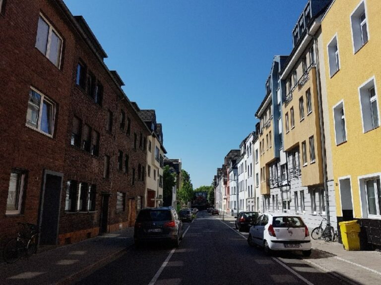 Neuss Furth – gemütliche Dachgeschosswohnung für 1 Person in 4-Parteienhaus!