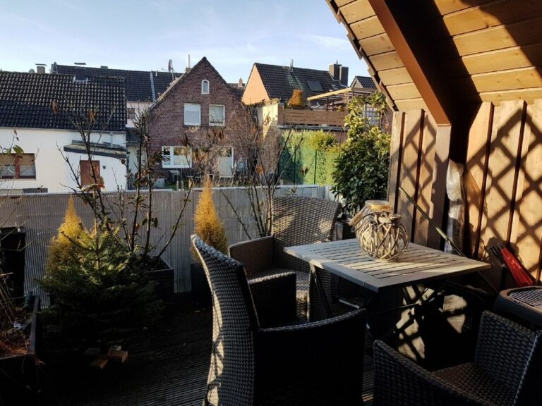 Neuss – Hoisten! Großzügige, gemütliche Maisonette-Wohnung für max. 3 Personen!
