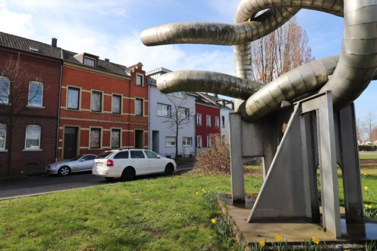 Grevenbroich – Handwerker aufgepasst – Einfamilienhaus mit Potential! Sparen Sie jetzt 3%MwSt!