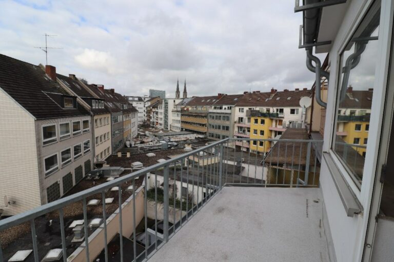 Düsseldorf City, zentrales Appartement im 4.OG ohne Aufzug! Sofort frei!