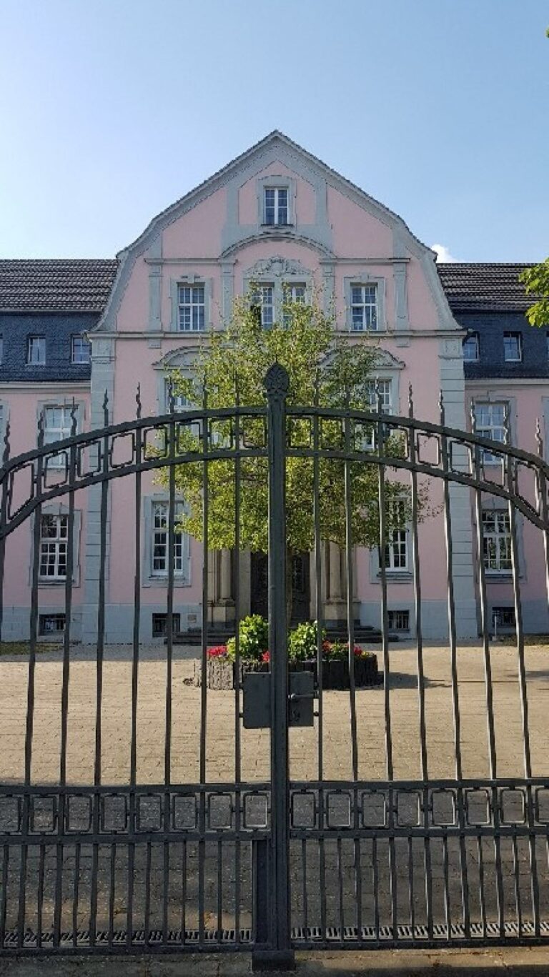Neuss – 2 Zimmer-Wohlfühlwohnung in denkmalgeschütztem Wohngebäude!