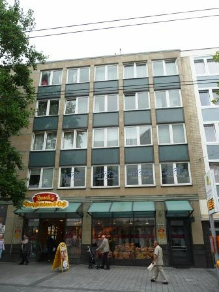 FRISCH RENOVIERTE, großzügige 3-Zimmer-Wohnung im Herzen von Neuss!!