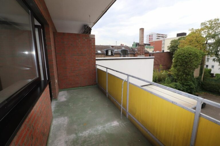Neuss – Breite Str. – kleine 2 Zimmerwohnung für 1 PERSON mit Balkon!