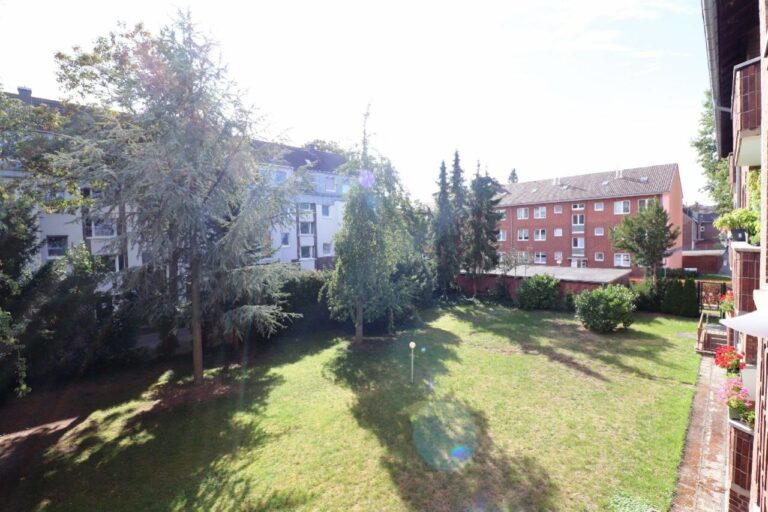 Neuss, TOP sanierte Wohnung für max. 2 Personen mit Blick ins Grüne!