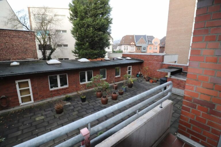 Neuss – zentrale, gepflegte 2Zimmerwohnung mit Balkon und TG-Stellplatz!