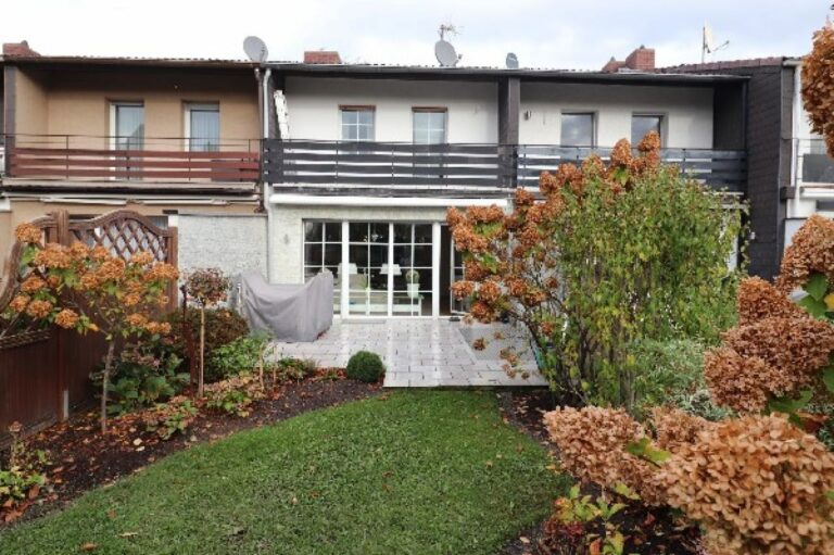 Neuss-Hoisten –  kleines, sehr gepflegtes Einfamilienhaus! Schöne Bescherung!