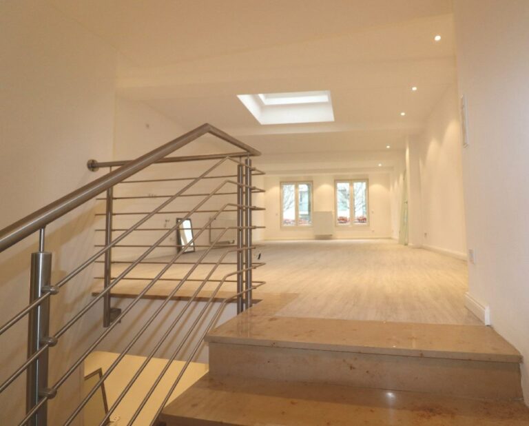 Coole Location als Kombination aus Wohnen und Arbeiten  mitten auf  KÖ ..nigsstr. in Neuss!!