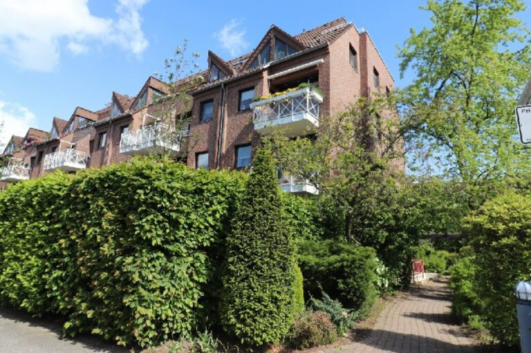 Grimlinghausen – Rarität in Rheinnähe! 2 Zimmerwohnung mit kleinem Garten!