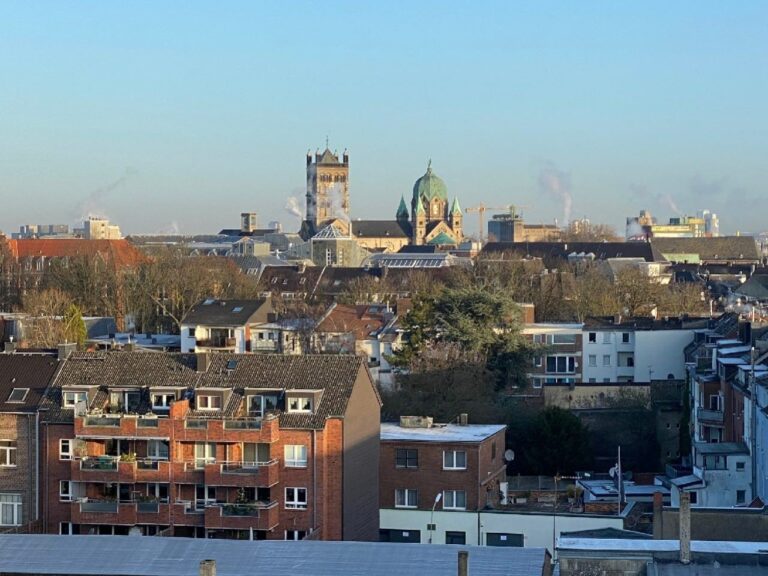 2 Zimmer Wohnung Neuss – Mitte – mit Fernblick und Quirinusblick für 1-2 Personen