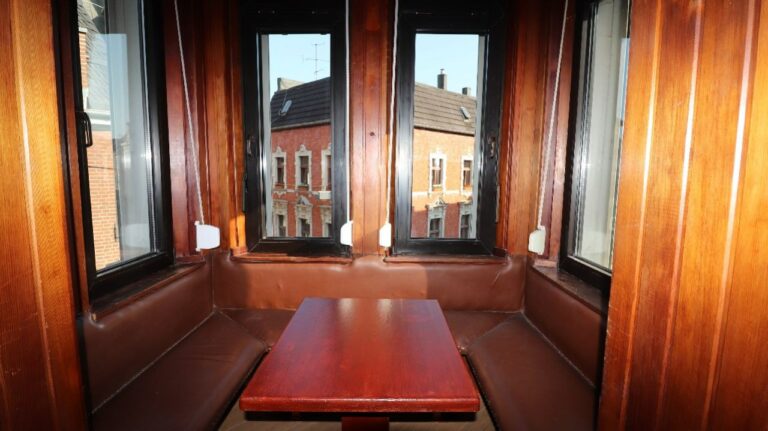Frei!!! – 2,5 Zimmerwohnung in der Neusser Innenstadt  OHNE BALKON, aber MIT ERKER!