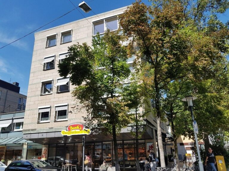 Neuss, mitten im Geschehen! Prima Appartement komplett saniert!! Nur mit eigenem Einkommen!