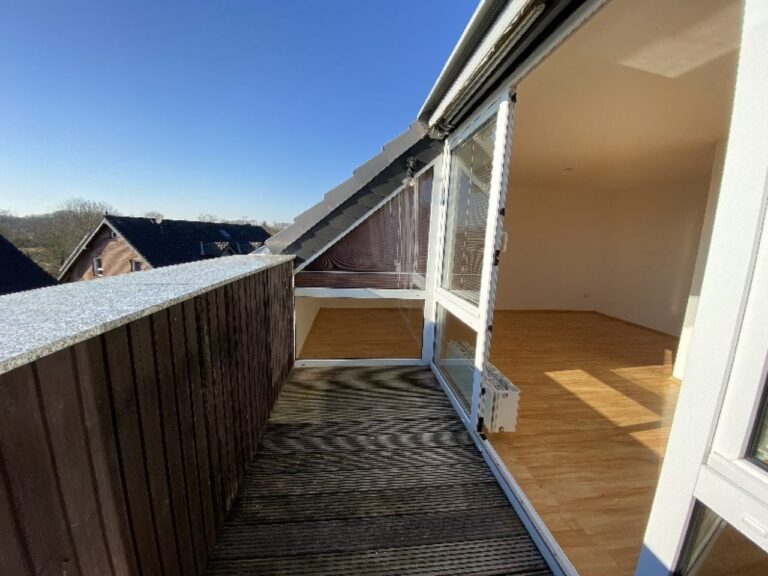 Neu-Grimlinghausen – großzügige 2 Zimmerwohnung mit Ausblick! Frisch renoviert!