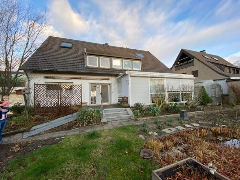 Neuss – 3 Zimmer Erdgeschosswohnung mit Wintergarten und Garten-MIT-Benutzung!
